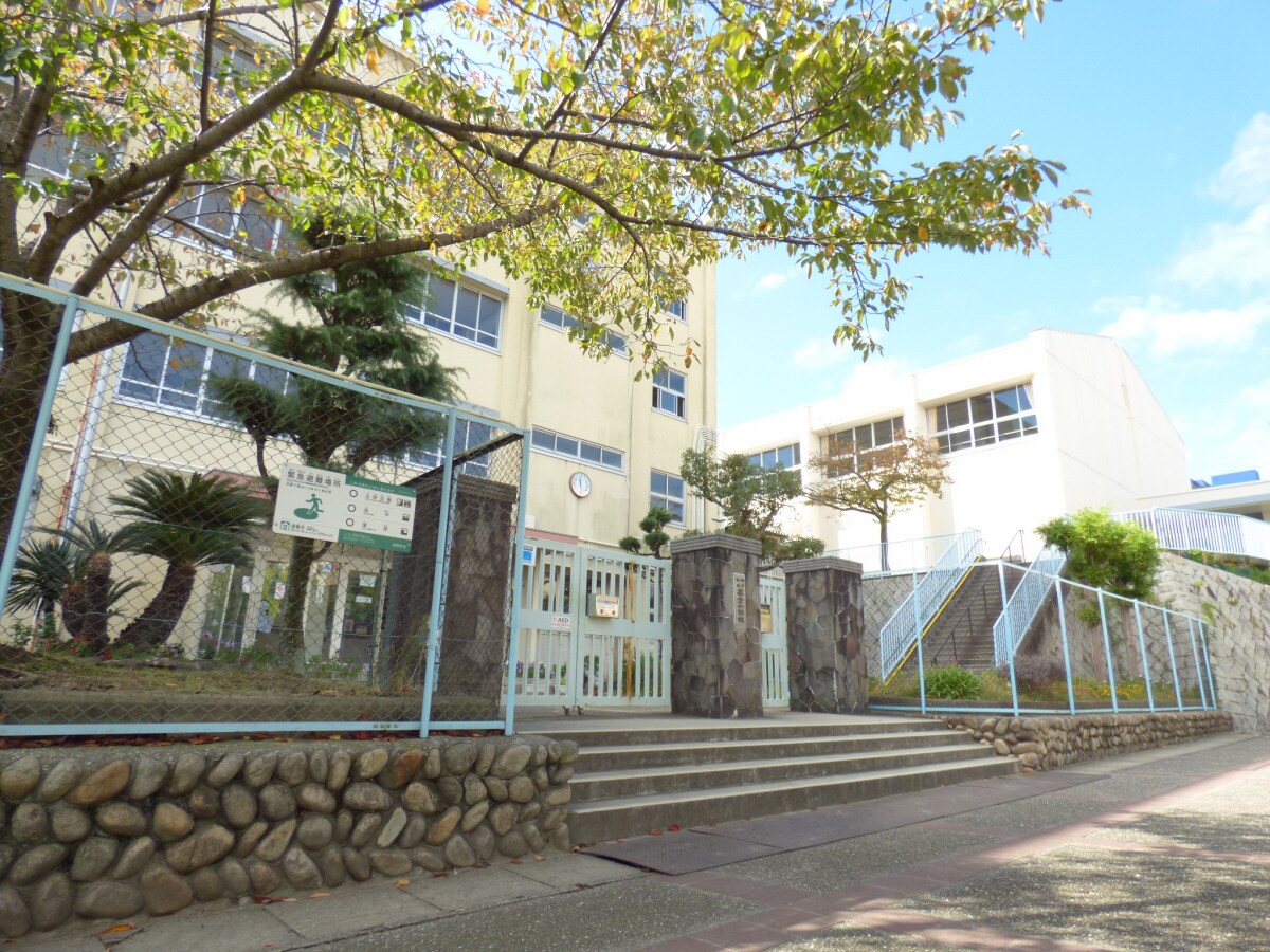 高倉中学校(中学校/中等教育学校)まで1699m ミーティアハウス