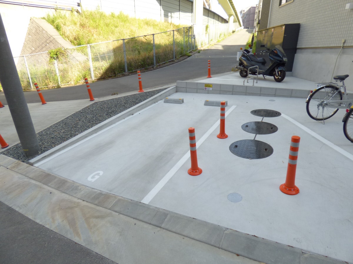 敷地内駐車場 エヌエムサンカンテキャトフＥ棟