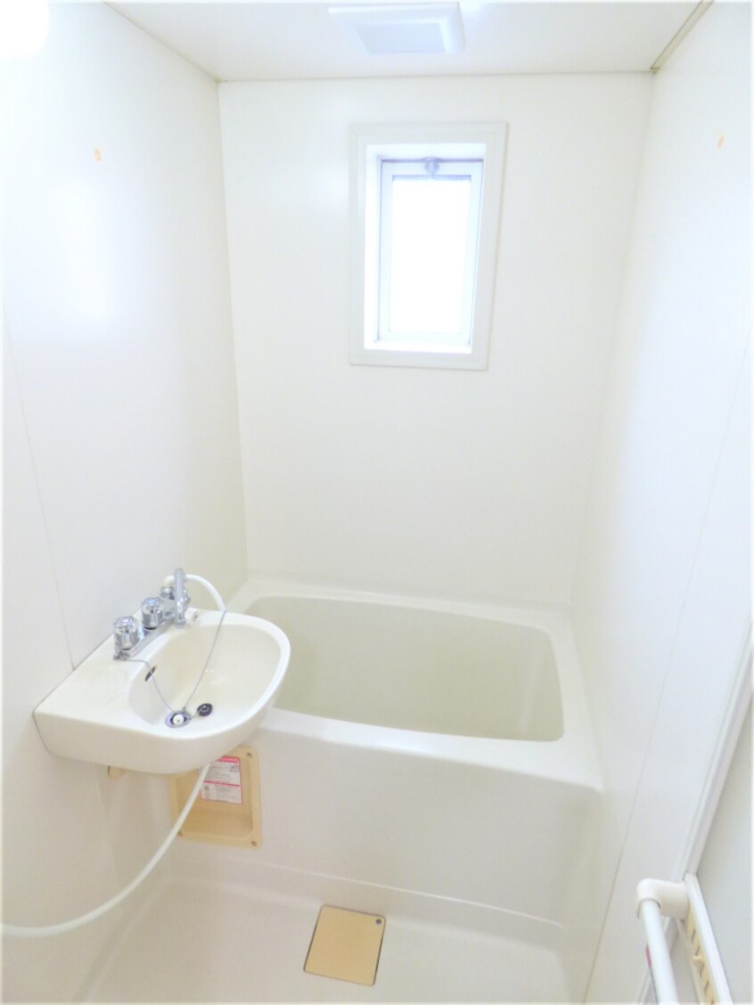 窓付のキレイな浴室 シティライフ須磨浦