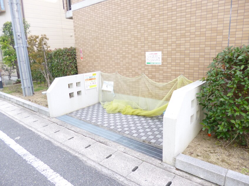 敷地内ゴミステーション ル・ソレイユ須磨