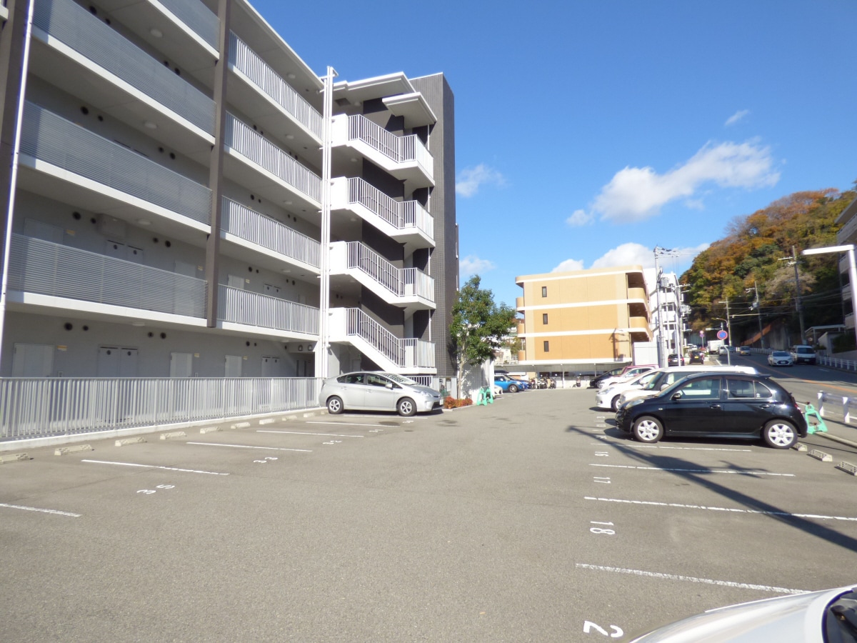 敷地内駐車場 ツルトスコⅡ番館
