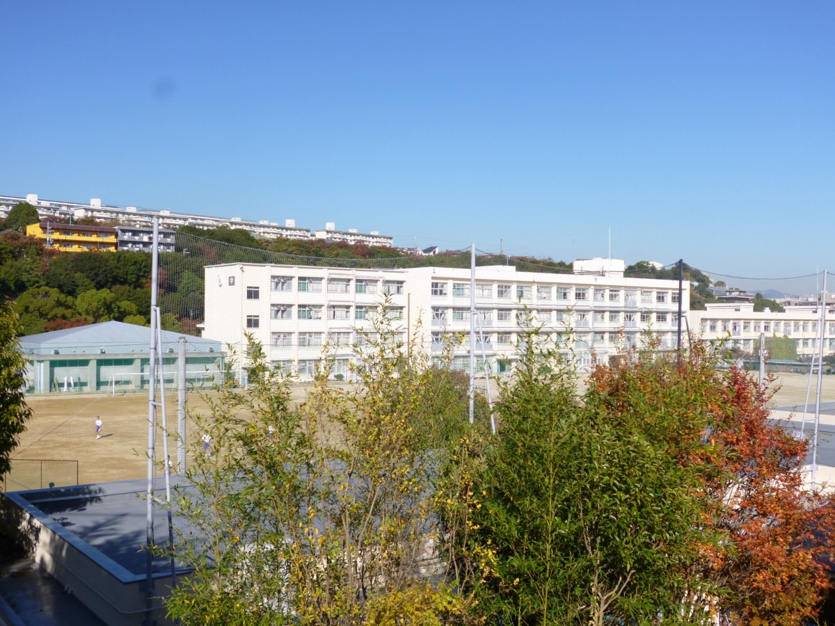 舞子中学校(中学校/中等教育学校)まで1511m 西舞子荘北棟
