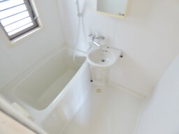 窓付で換気のよい浴室