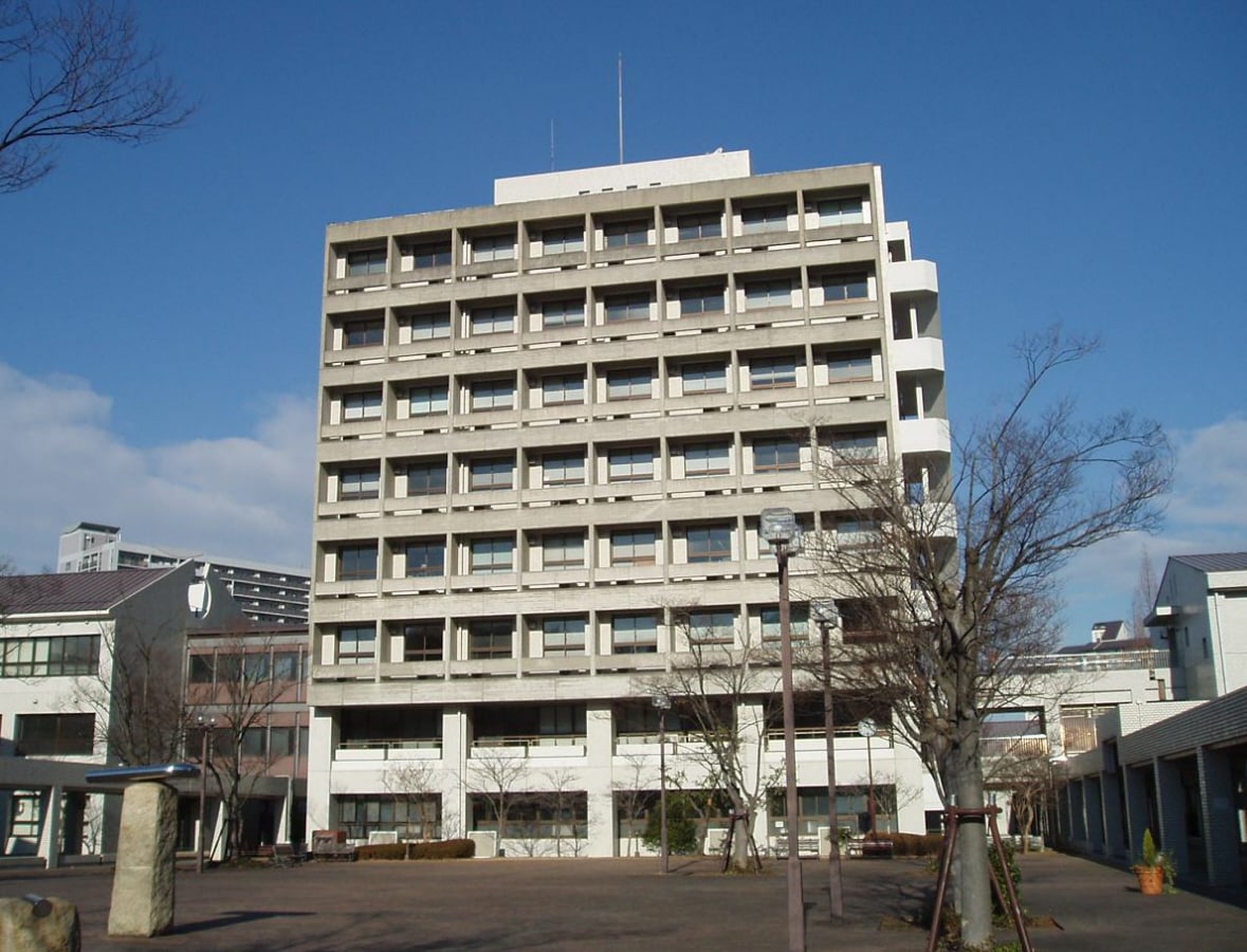 神戸市立神戸市外国語大学(大学/短大/専門学校)まで1499m コルザ