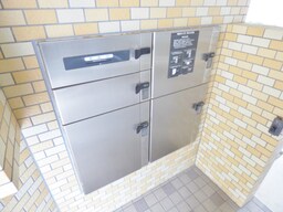 荷物のいつ届いても安心の宅配ボックス完備