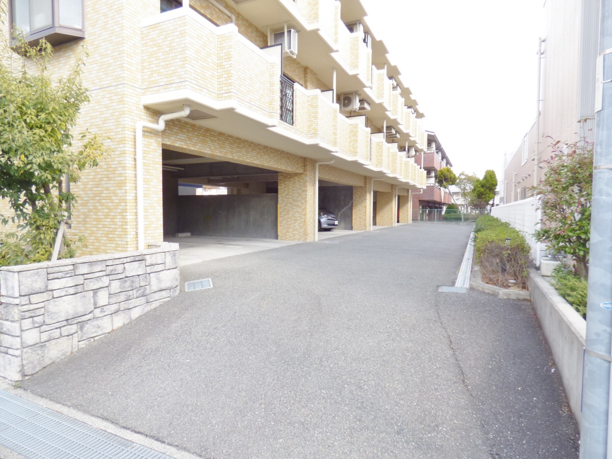 敷地内駐車場完備 コルザ