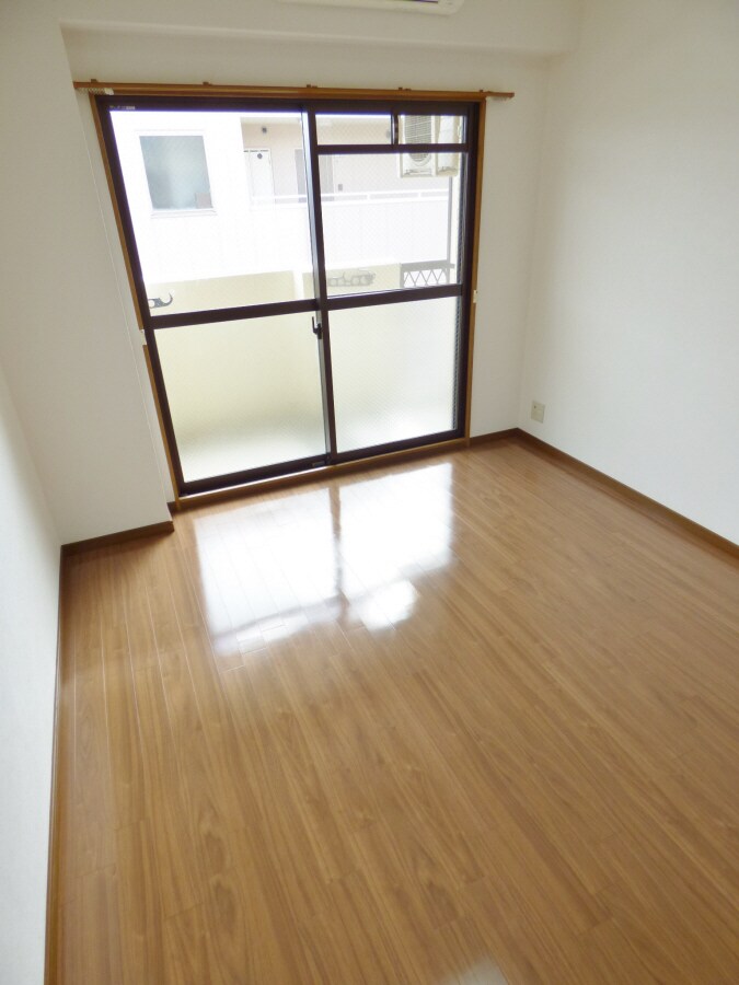 明るい洋室 コルザ