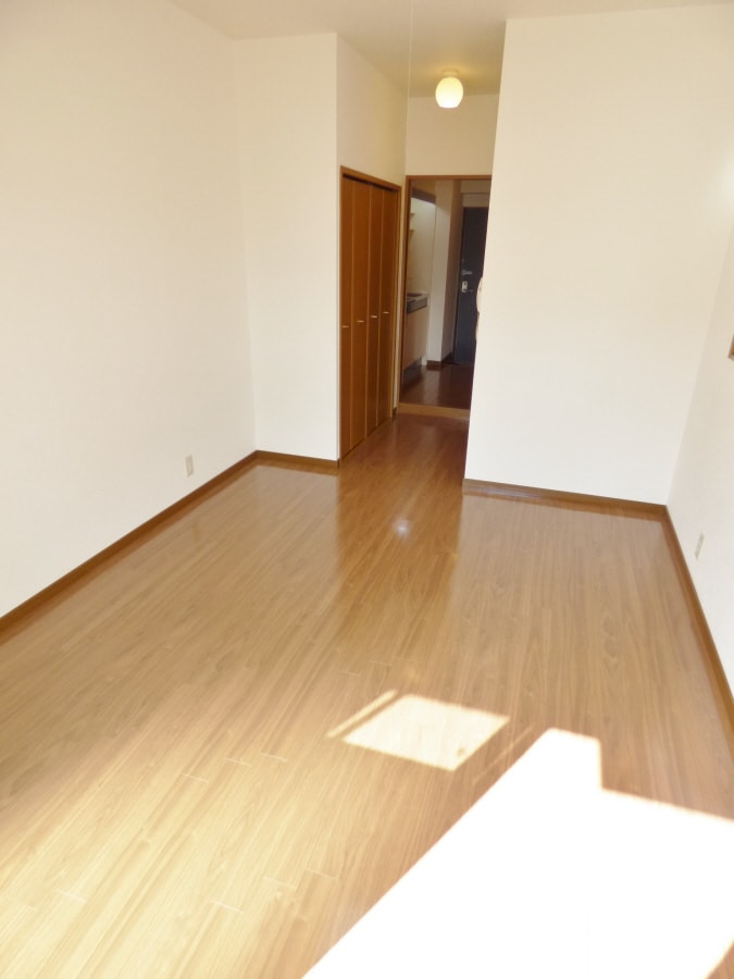 明るい洋室 コルザ