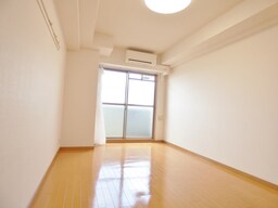 広々とした洋室