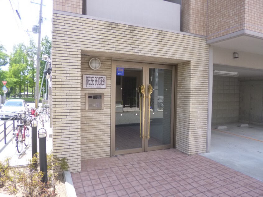 安心のオートロック完備 アペゼ・フィネス板宿