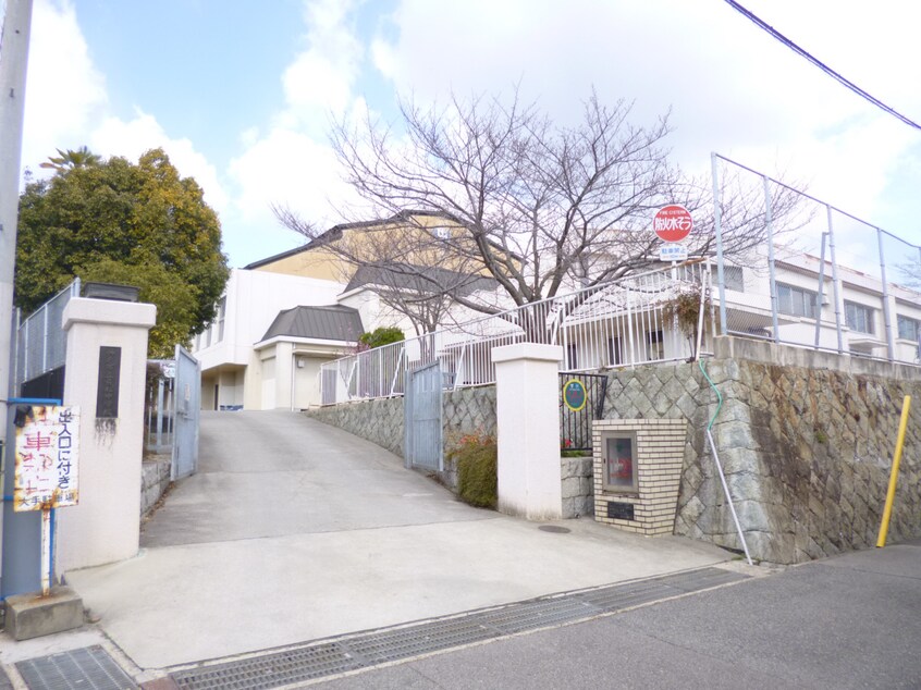 飛松中学校(中学校/中等教育学校)まで681m ラ・ヴィスタ東須磨