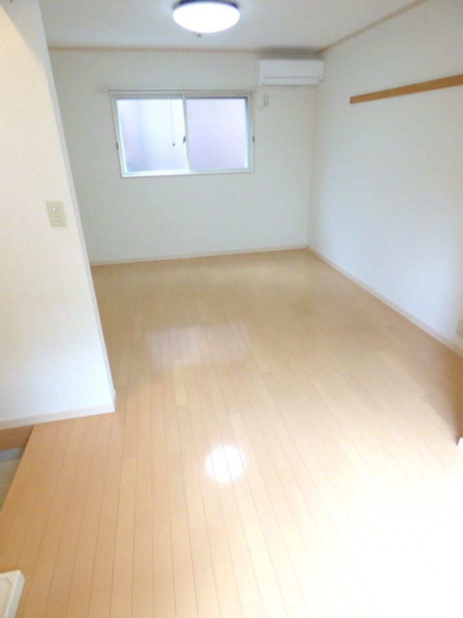 ８帖の広々とした洋室 ルネ月見山