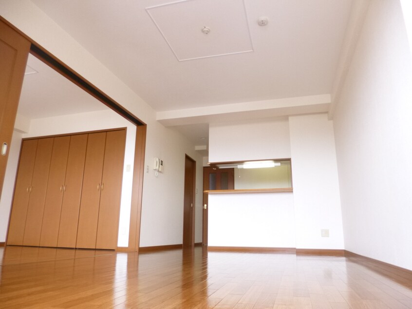 広々としたリビング フォーラム城ヶ岡参番館