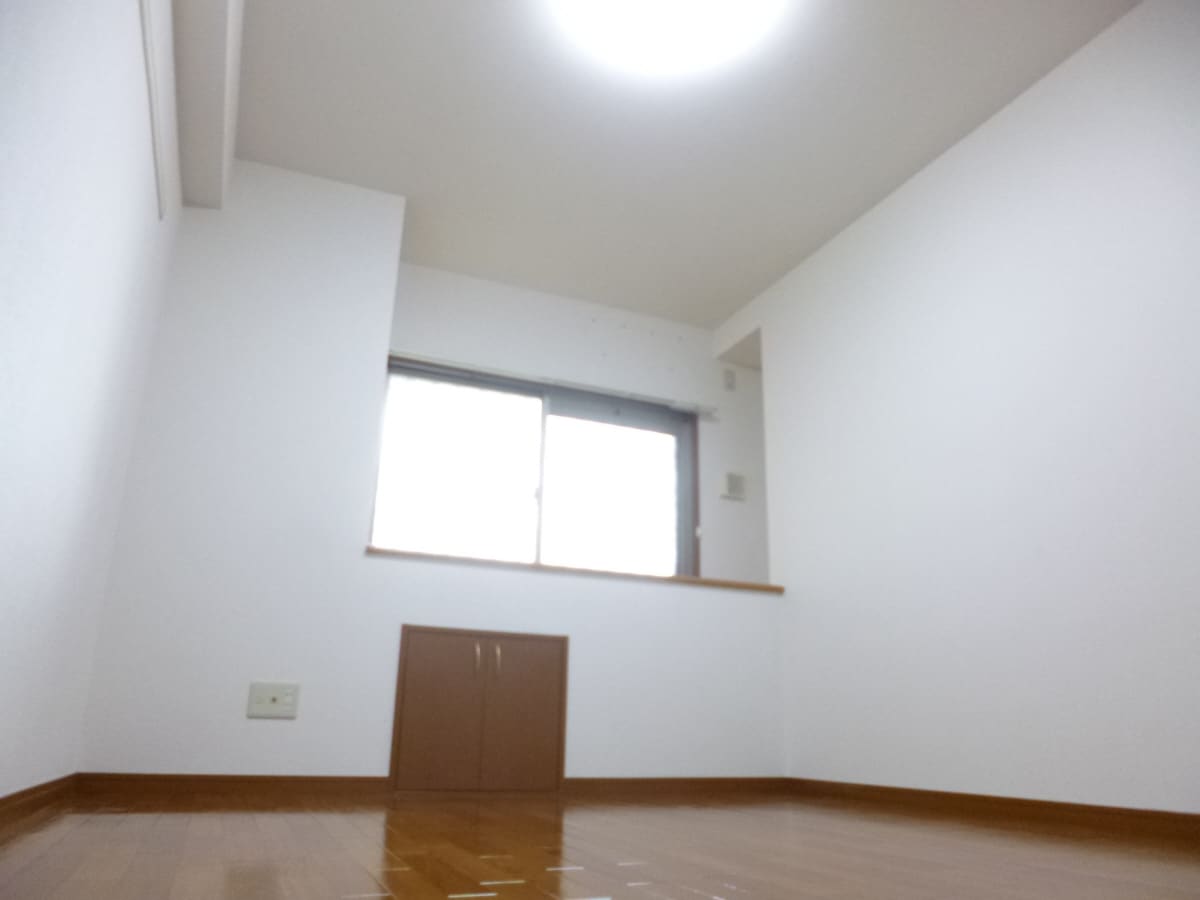 明るい洋室 フォーラム城ヶ岡参番館