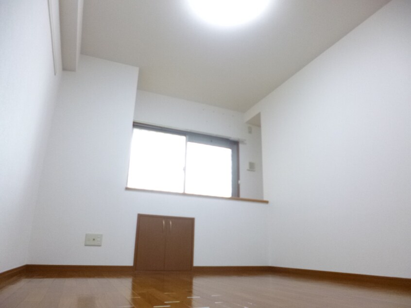 明るい洋室 フォーラム城ヶ岡参番館