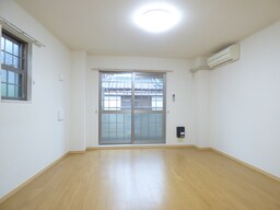 広々とした洋室