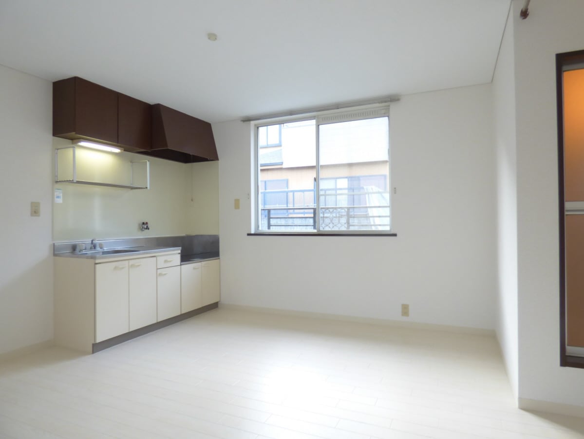 角部屋で明るいダイニング シャトル東須磨