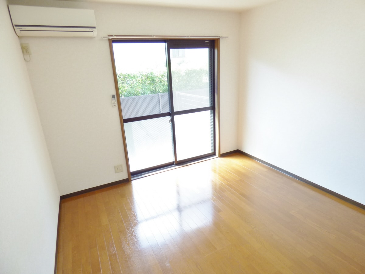 広々とした洋室 エスポワール須磨