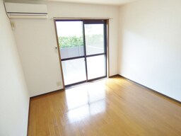 広々とした洋室