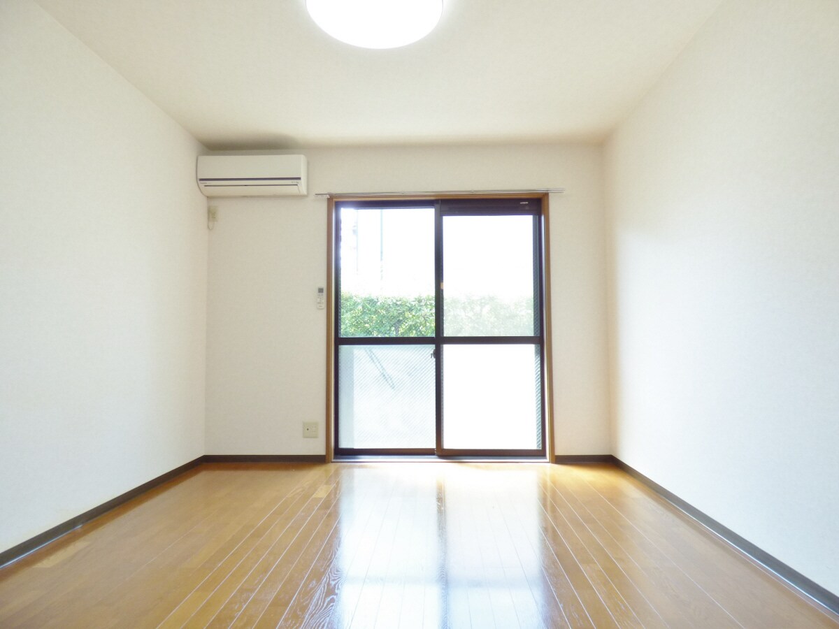 広々とした洋室 エスポワール須磨