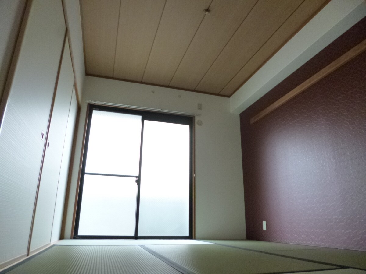 アクセントクロスがオシャレな和室 ホップス須磨