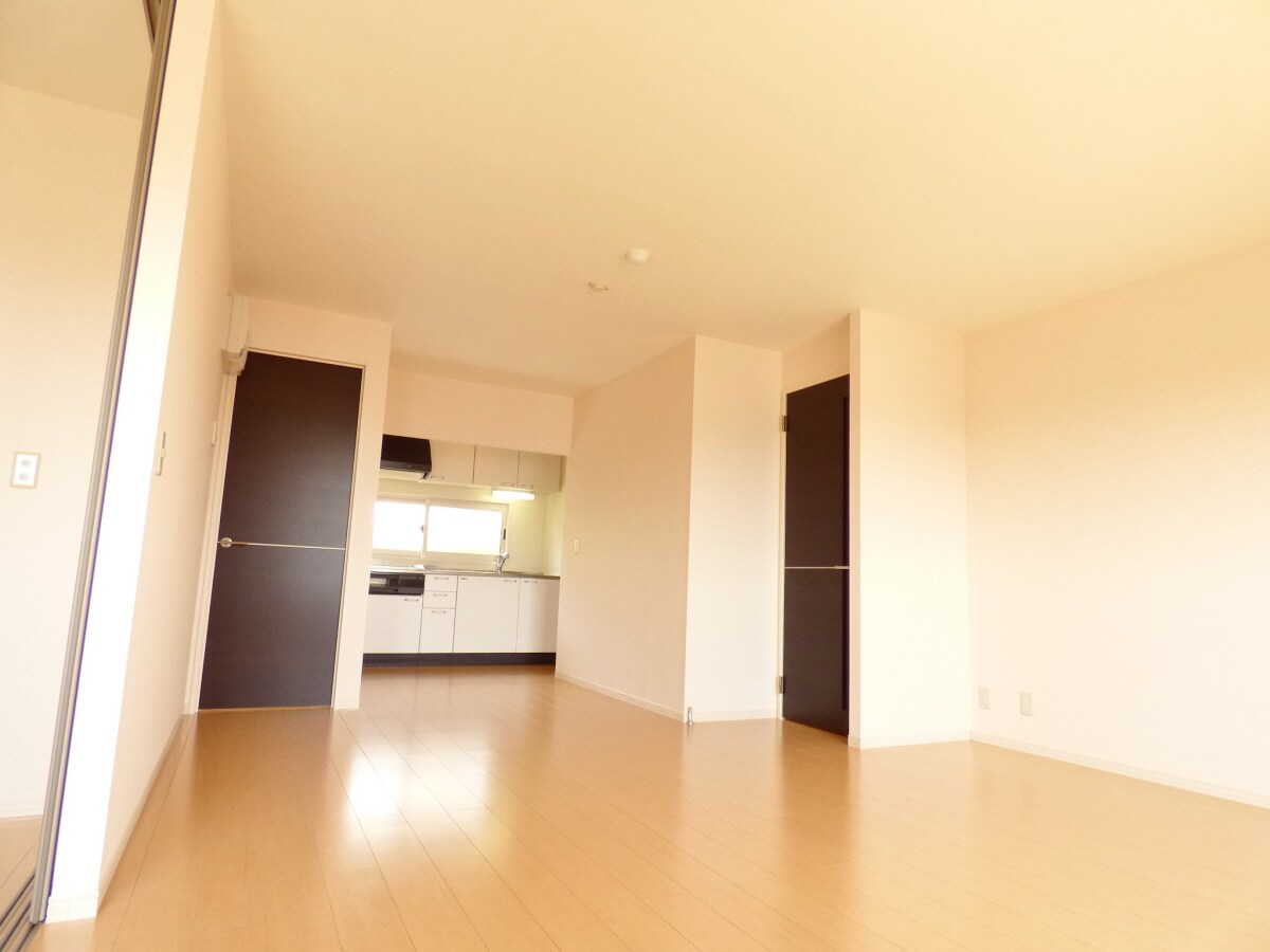 広々としたリビング１６帖 ガーデンコート車Ａ棟