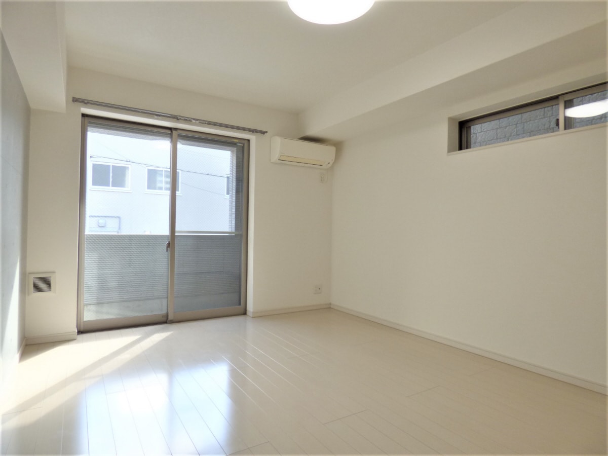 アクセントクロスがオシャレな洋室 ヴィラ月見山