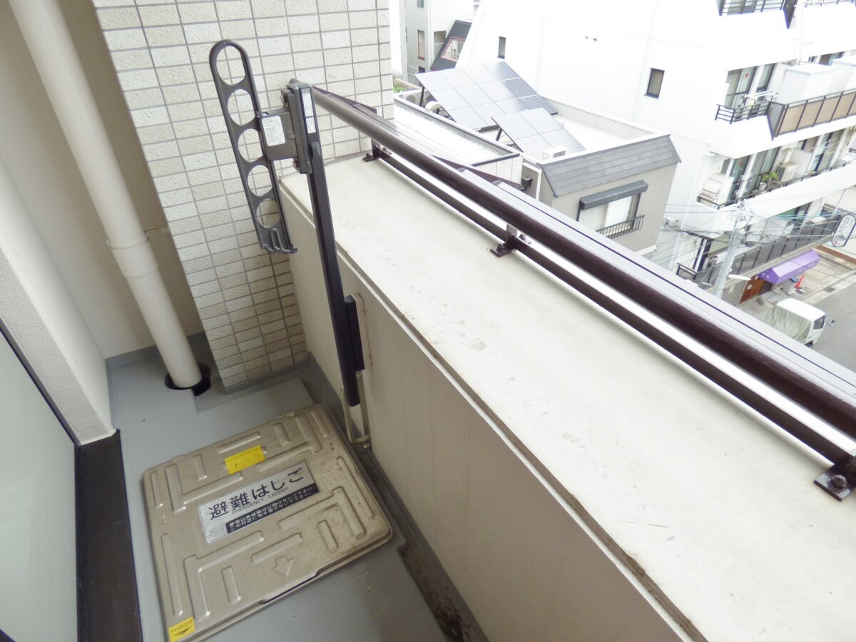 南西向きバルコニーで日当たり良好 ＫＨＫコート板宿