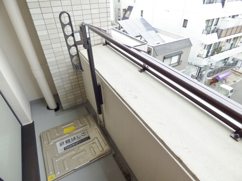 南西向きバルコニーで日当たり良好 ＫＨＫコート板宿