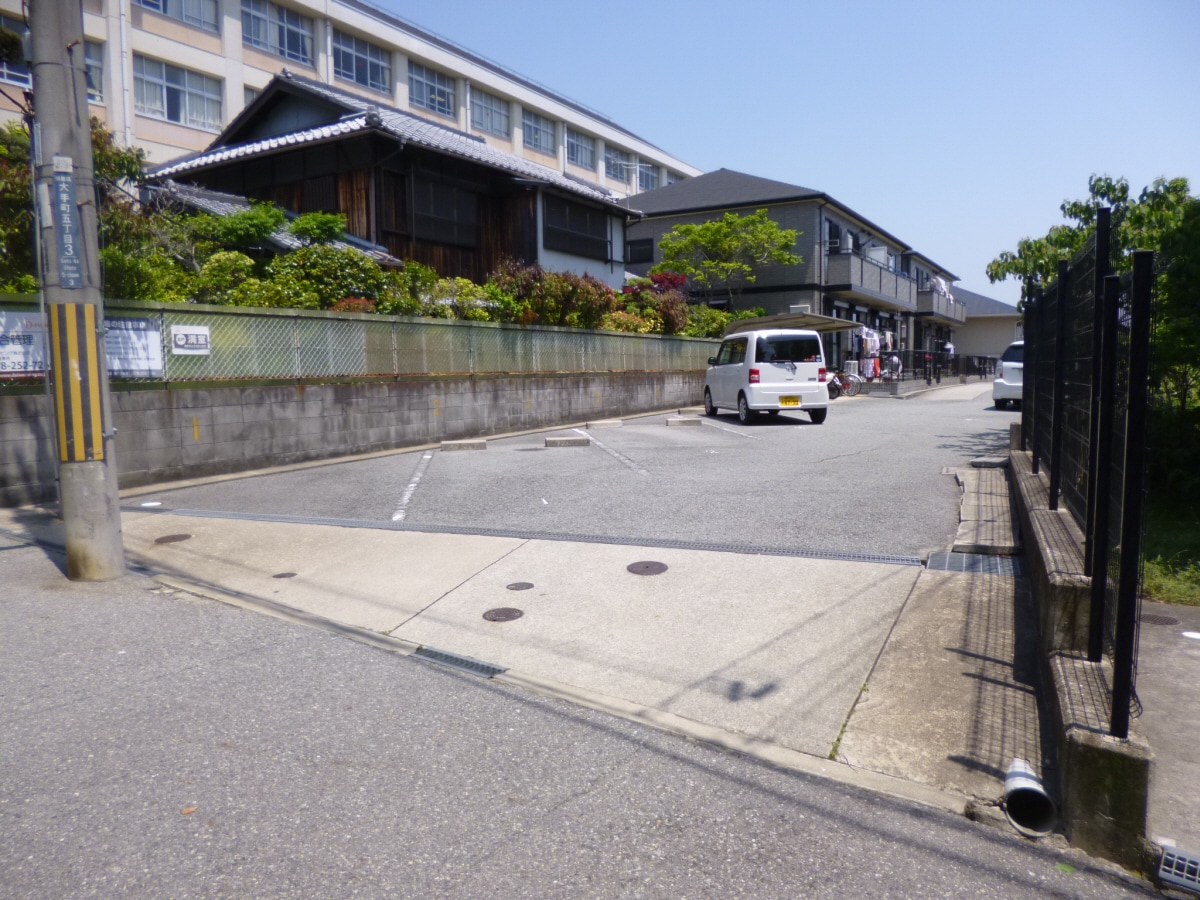 敷地内駐車場完備 サニーガーデン須磨