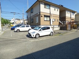 敷地内駐車場完備