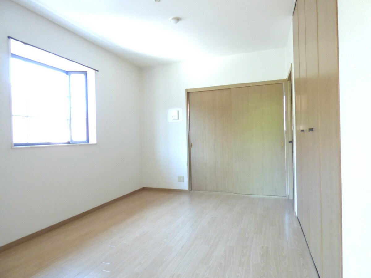 出窓があり明るい洋室 ピボットハイムＢ