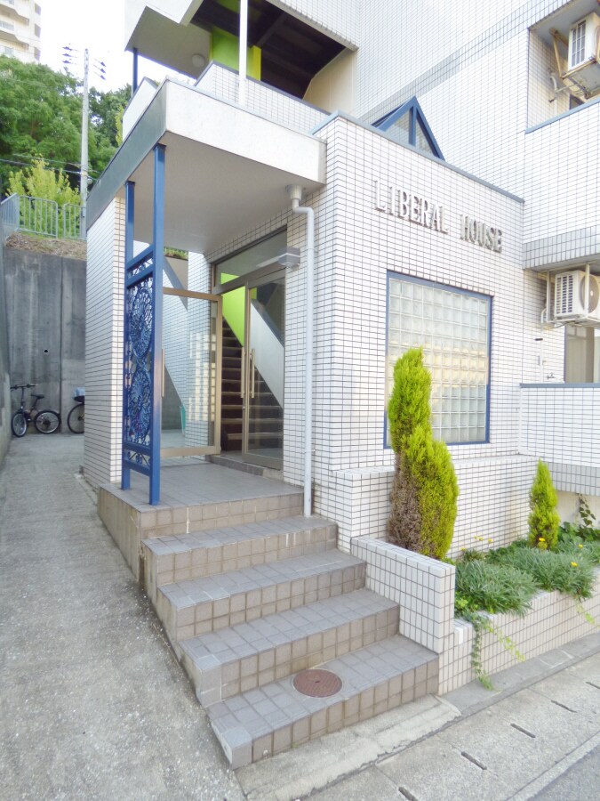 エントランス リベラルハウス