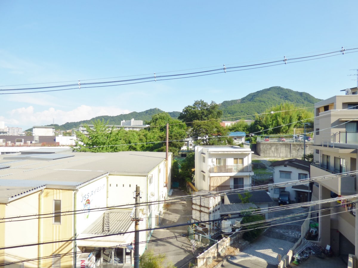 山が見えます リベラルハウス