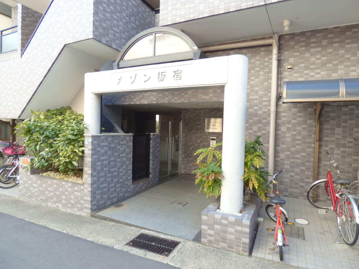 キレイなエントランス メゾン板宿
