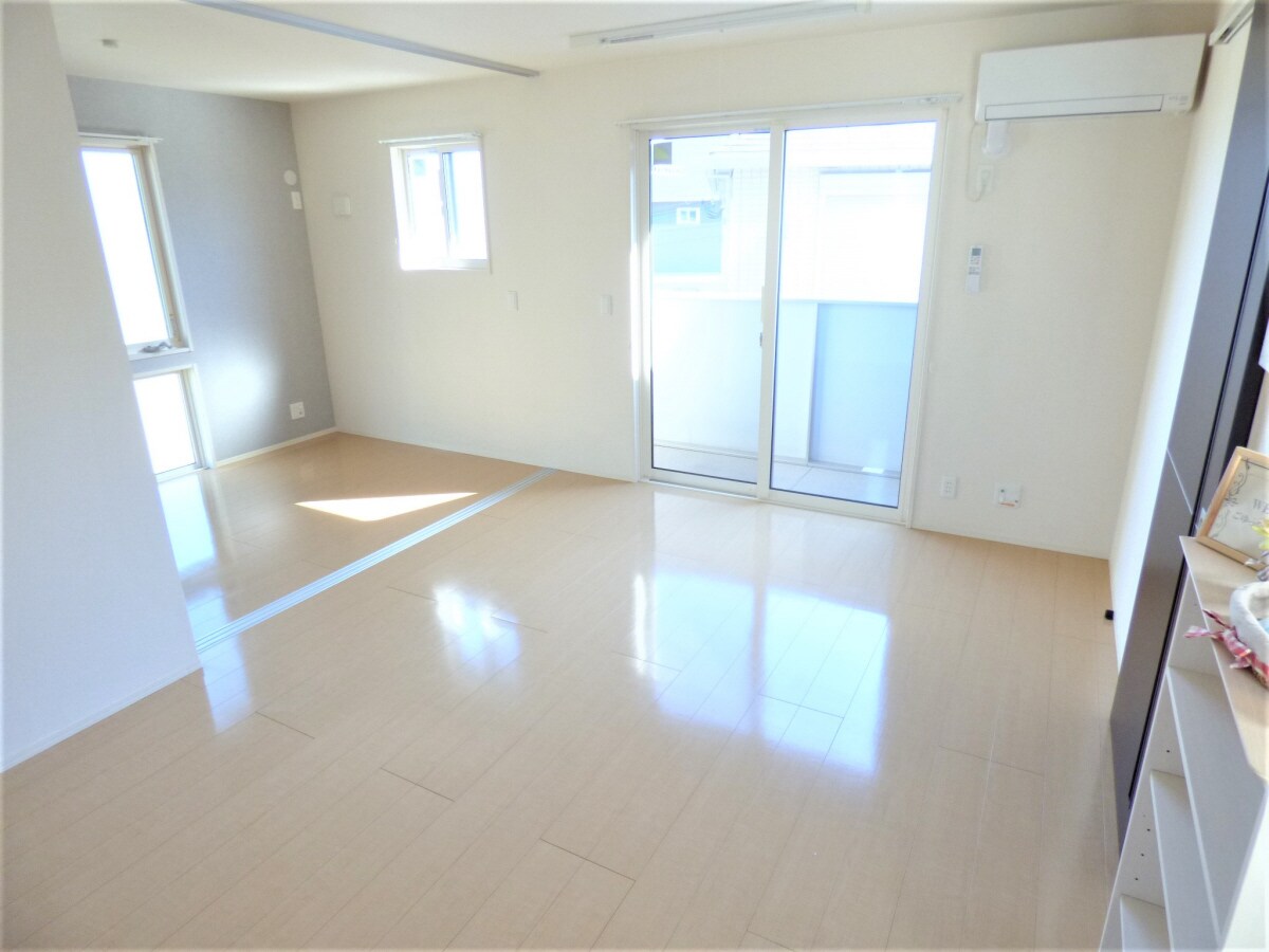 広々としたリビング キャム月見山Ⅱ