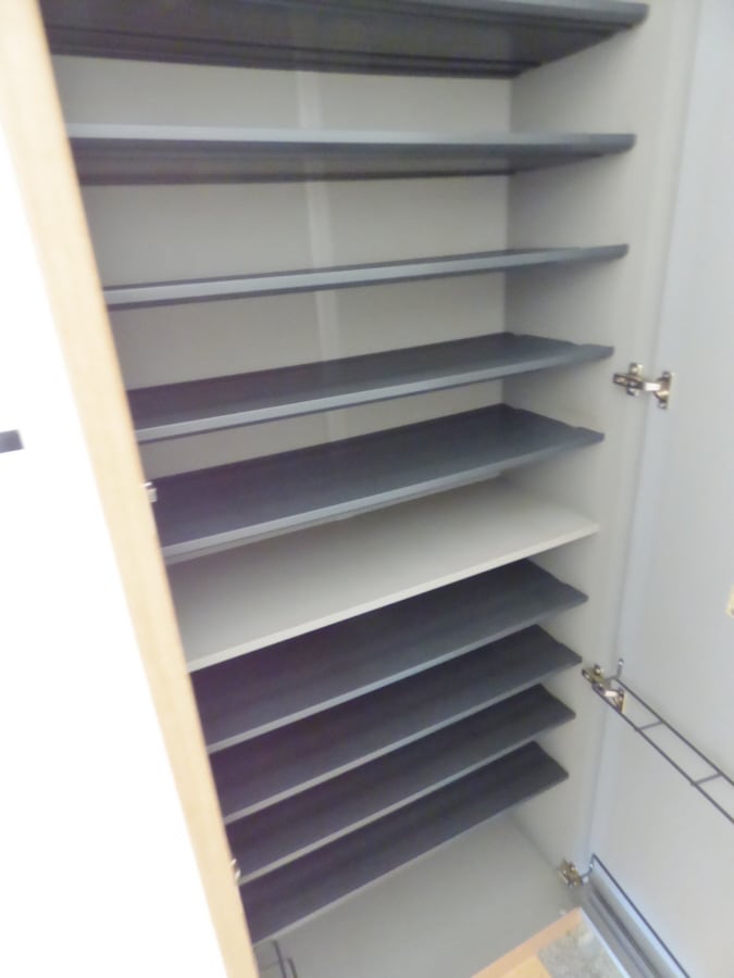 お出かけ前に便利な全身が映せる鏡付きの玄関 三國ビル