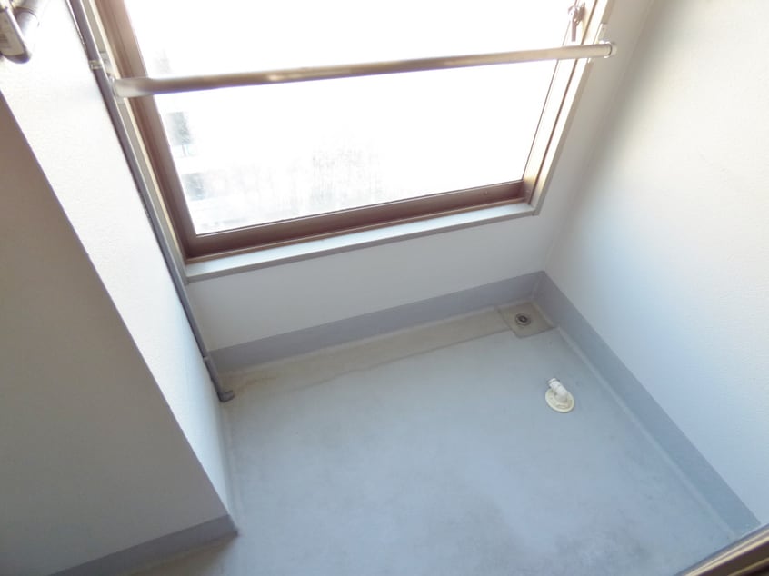 明るいバルコニー 三國ビル