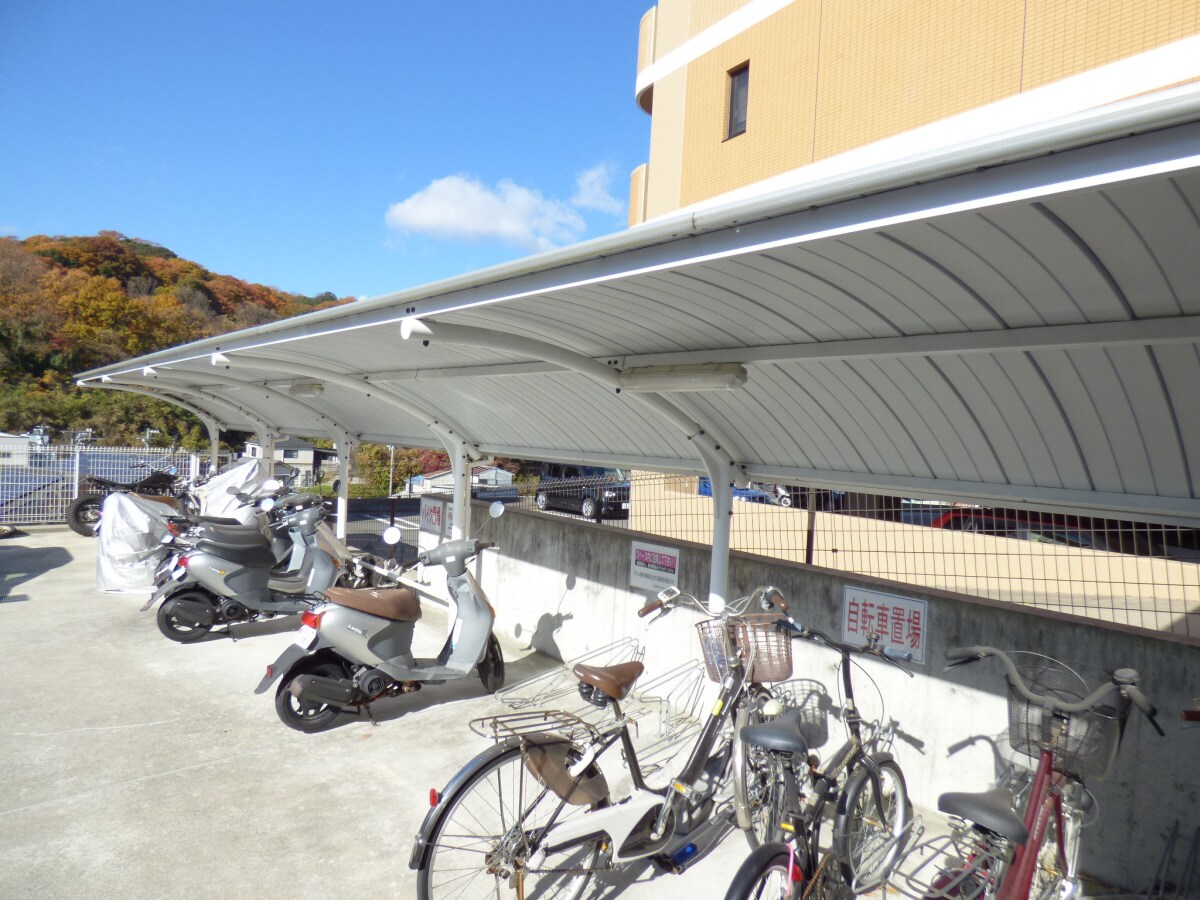 駐輪場 ツルトスコⅡ番館