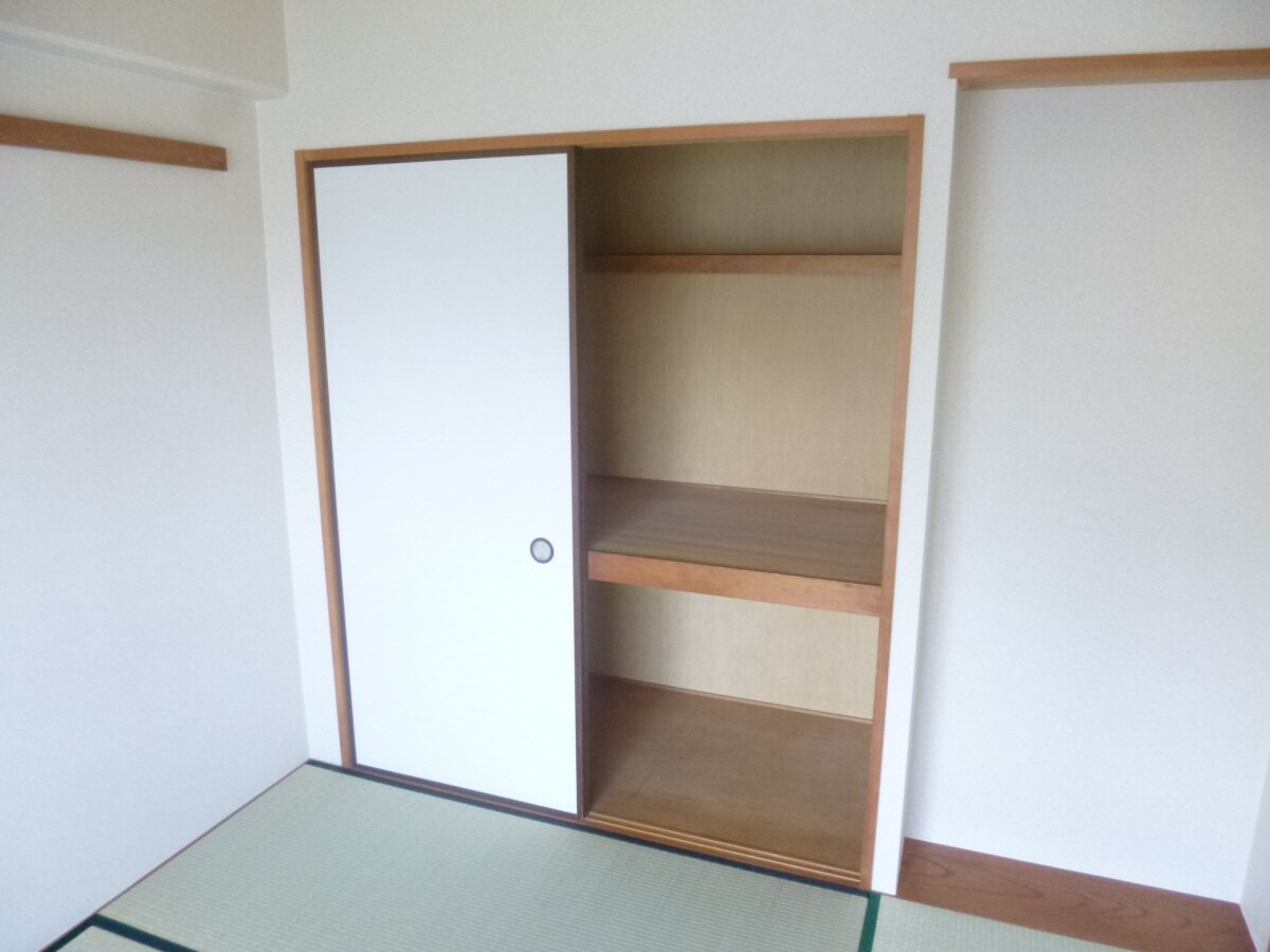 押入 シティ南落合