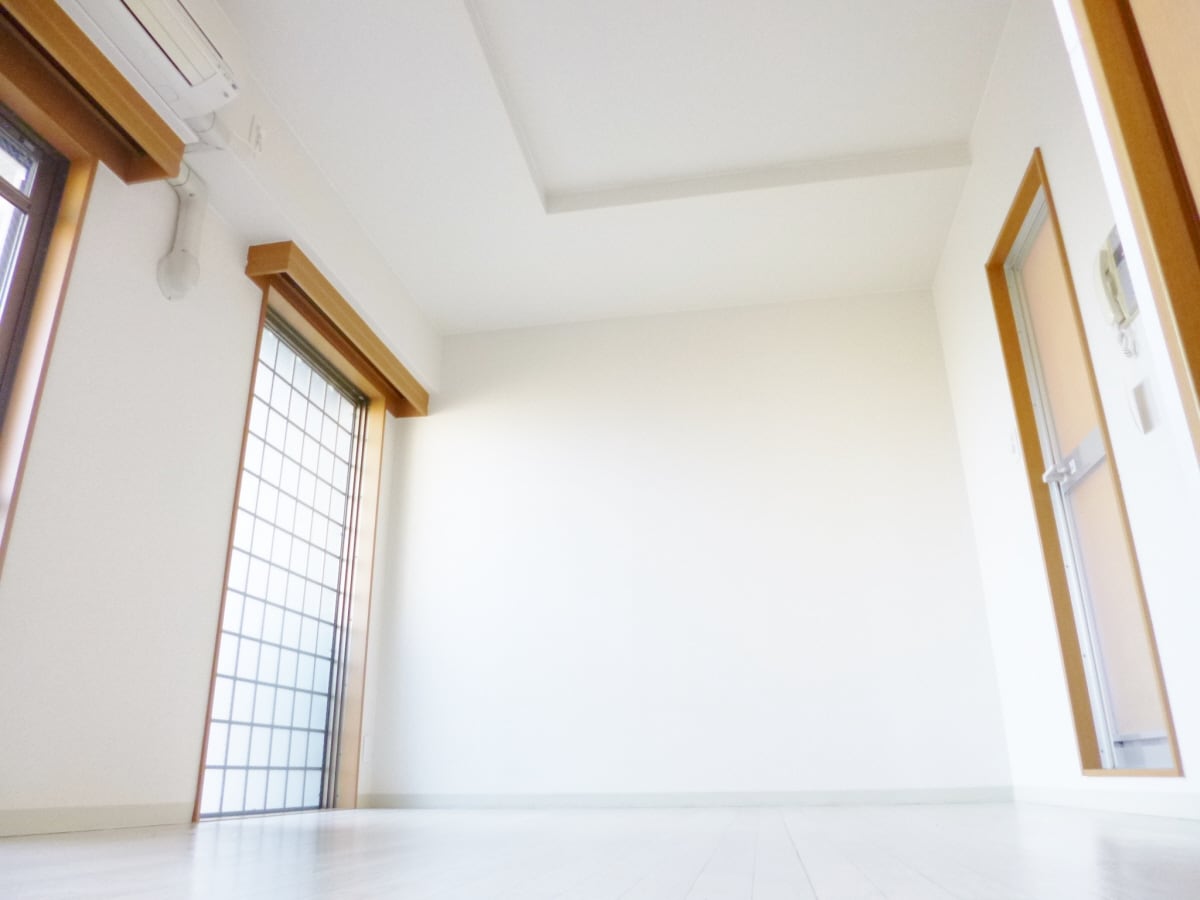 白いフローリングがキレイです メゾン・ド・ヴィレ須磨潮見坂