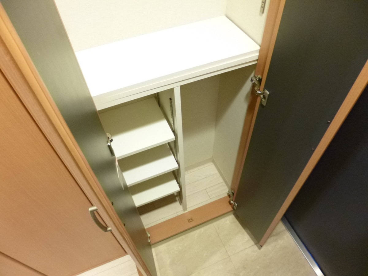 鏡付きのシューズボックス付 メゾン・ド・ヴィレ須磨潮見坂