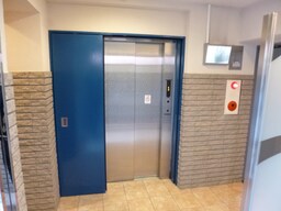 防犯カメラ付エレベーター完備