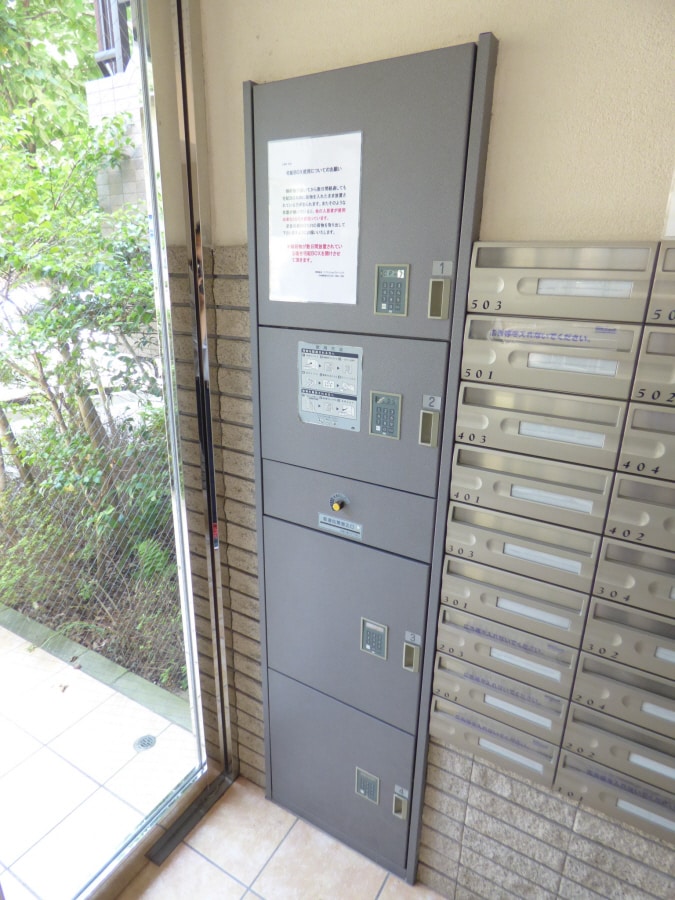 荷物がいつ届いても安心の宅配ボックス メゾン・ド・ヴィレ須磨潮見坂