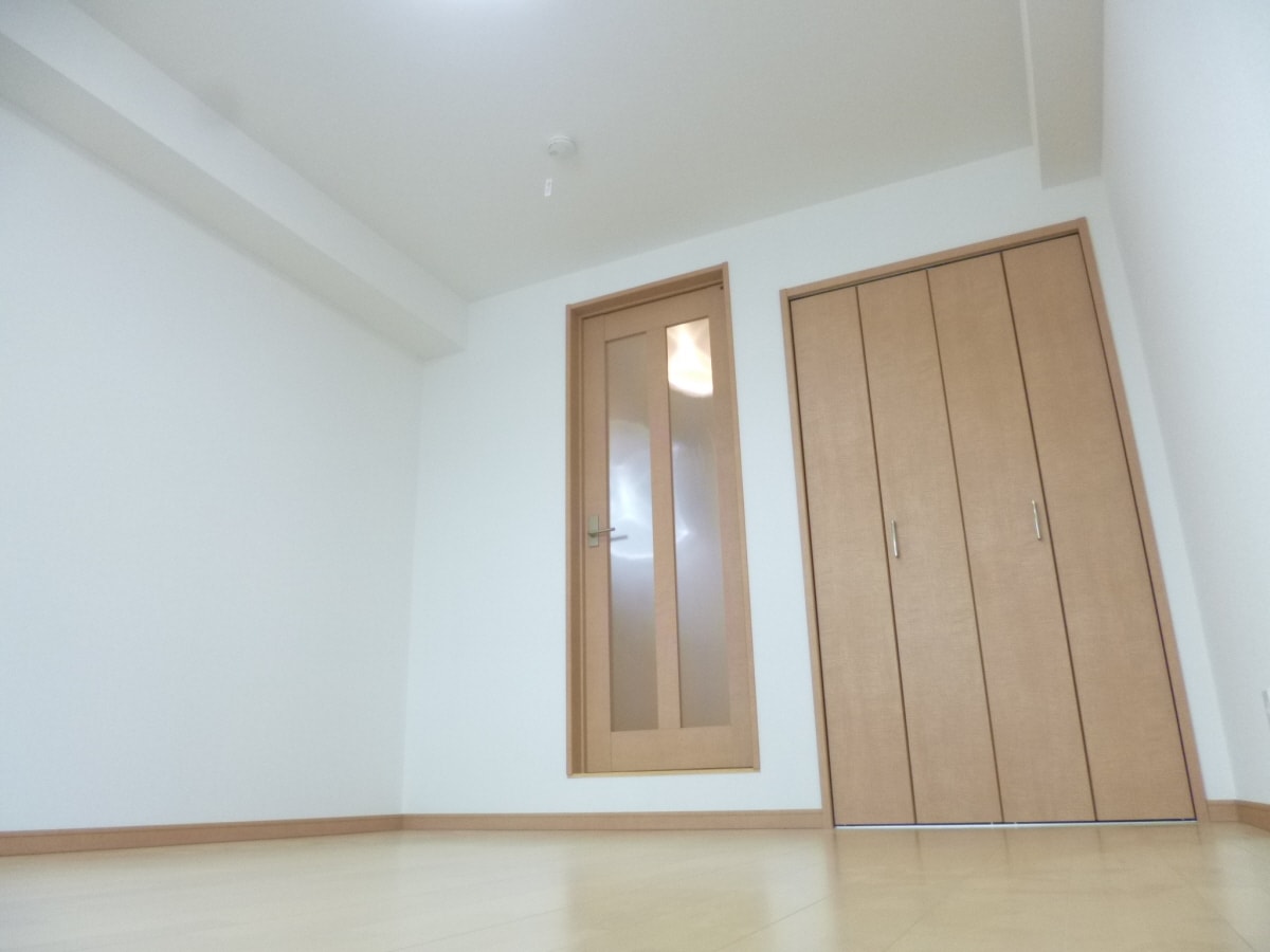 木目調が明るい洋室 ワコーレヴィアーノ須磨関守