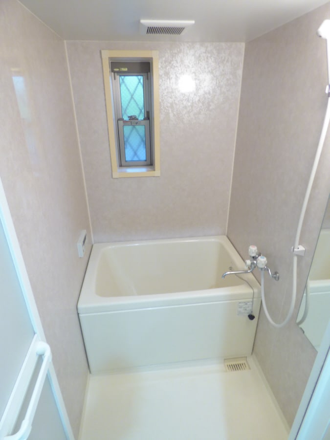 窓付の換気のよい浴室 ルミエ月見山