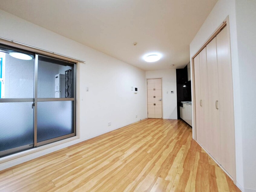 広々とした洋室 ルミエ月見山