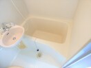 窓があり換気のよい浴室 大手三ハイツ