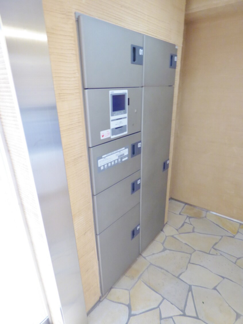 荷物がいつ届いても安心の宅配ボックス メゾン・ド・ヴィレ板宿
