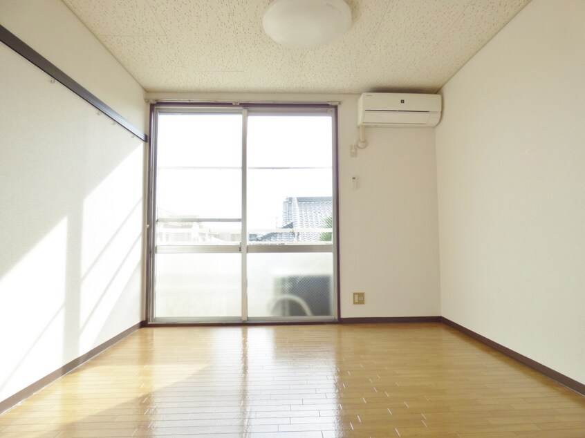 キレイな洋室 ハイツ潮見台